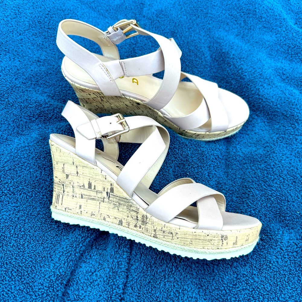 Nude strappy platform sandals size 8 women’s platform sandals tan straps buckle